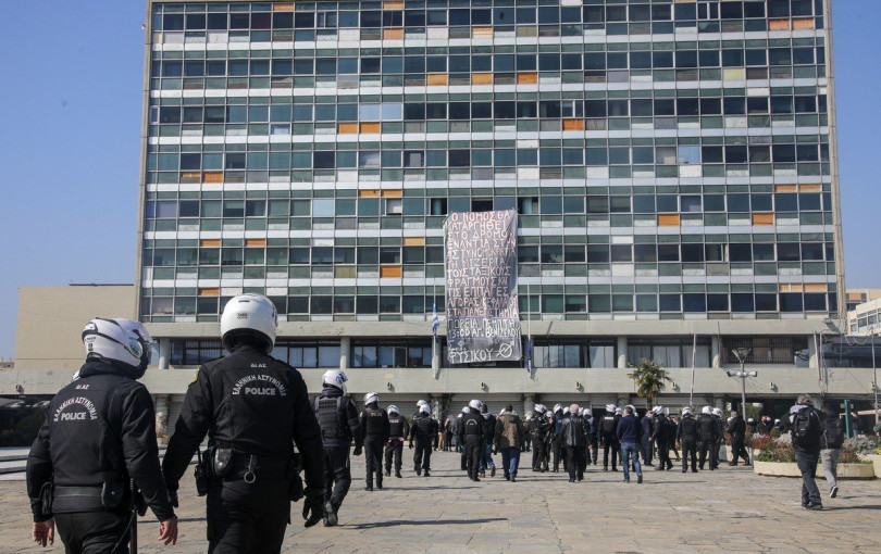 Το φιάσκο με την πανεπιστημιακή αστυνομία και τα «σπασμένα» του ΑΠΘ