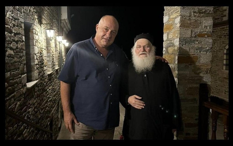 Ο Μπέος στο Άγιο Όρος - Συνάντησε τον Εφραίμ στο Βατοπέδι (βίντεο) Ο Μπέος στο Άγιο Όρος - Συνάντησε τον Εφραίμ στο Βατοπέδι (βίντεο)