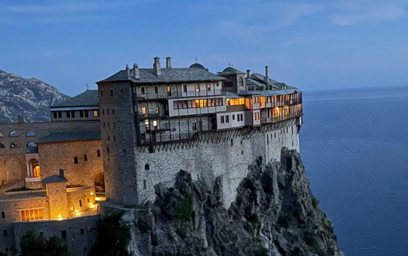Φως, περισσότερο φως για το Άγιον Όρος, ή μήπως όχι; Φως, περισσότερο φως για το Άγιον Όρος, ή μήπως όχι;