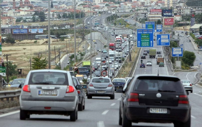Θεσσαλονίκη: Μεγάλο μποτιλιάρισμα στον Περιφερειακό μετά από καραμπόλα έξι οχημάτων