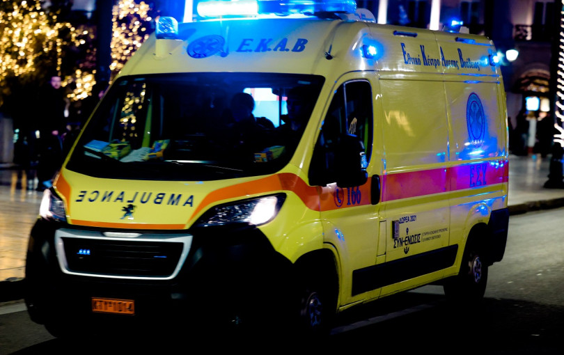 Αυτοκίνητο παρέσυρε δύο πεζούς στο κέντρο της Αθήνας