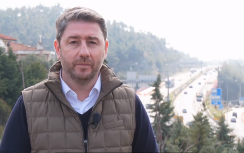Ανδρουλάκης τρολάρει Κασσελάκη: Όταν βαφτίστηκα, σχηματίστηκε ο ήλιος του ΠΑΣΟΚ