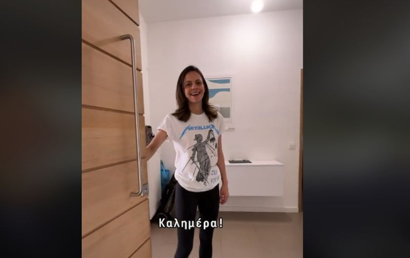 Αχτσιόγλου: «Άνοιξε» το σπίτι της στο TikTok φορώντας μπλούζα Metallica (βίντεο)