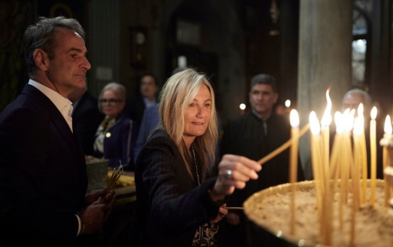 Στην Τήνο για το Πάσχα ο Κυρ. Μητσοτάκης Στην Τήνο για το Πάσχα ο Κυρ. Μητσοτάκης