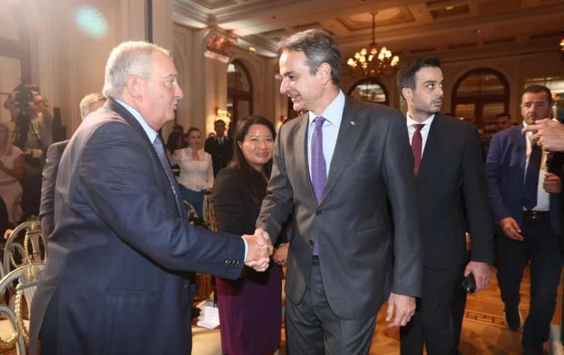 Οι χειραψίες του Κώστα Καραμανλή (φωτ.) Οι χειραψίες του Κώστα Καραμανλή (φωτ.)