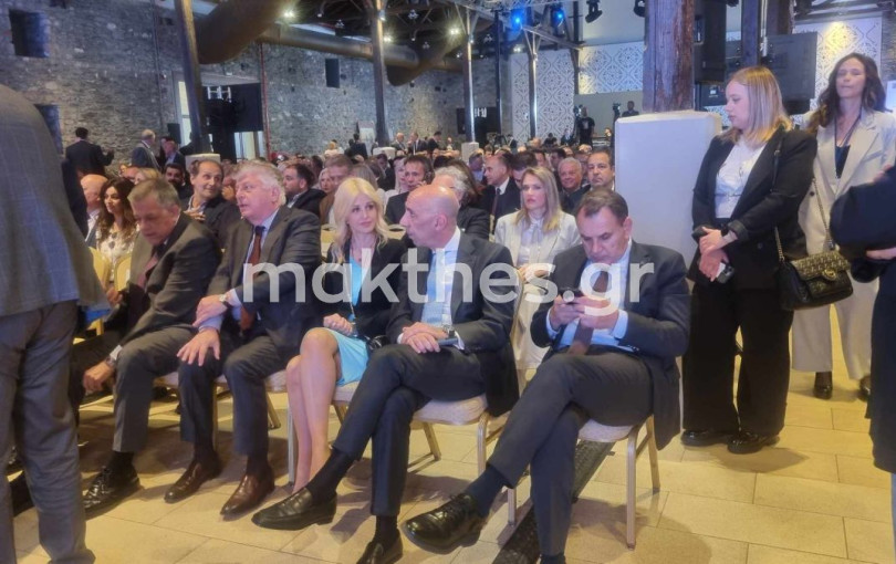 Η παρουσία του ζεύγους Ράπτη-Μπρατάκου και η χειραψία με Μητσοτάκη Η παρουσία του ζεύγους Ράπτη-Μπρατάκου και η χειραψία με Μητσοτάκη