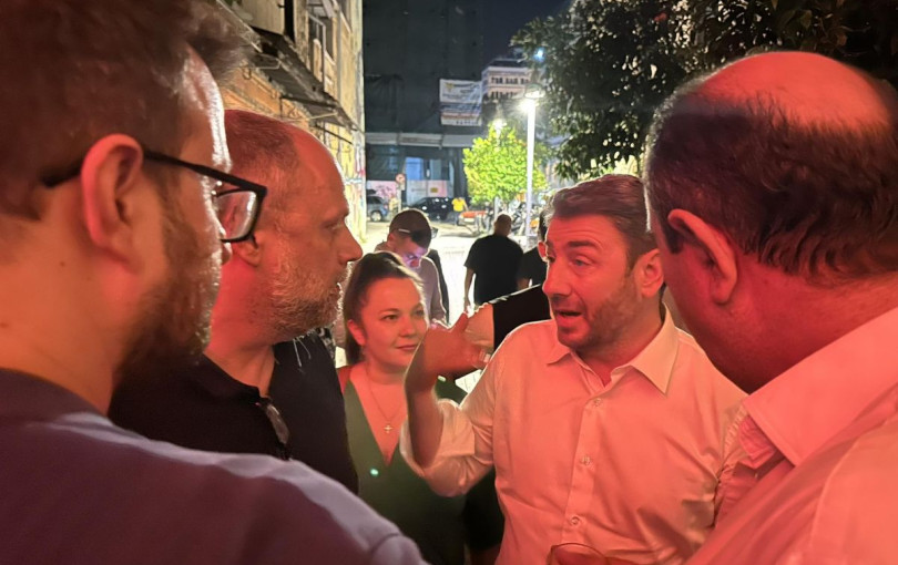 Το «πράσινο» ποτό παρουσία Ανδρουλάκη στο κέντρο της Θεσσαλονίκης (φωτ.) Το «πράσινο» ποτό παρουσία Ανδρουλάκη στο κέντρο της Θεσσαλονίκης (φωτ.)