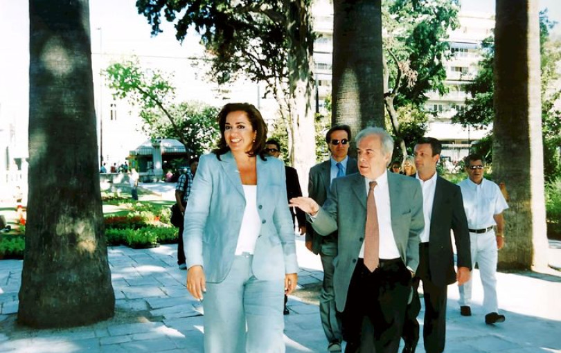 Το αντίο της Ντόρας στον Θεόδωρο Μπεχράκη Το αντίο της Ντόρας στον Θεόδωρο Μπεχράκη