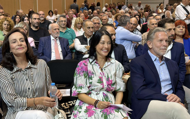 Τρεις υποψήφιοι πρόεδροι του ΠΑΣΟΚ στην ομιλία Ανδρουλάκη (βίντεο) Τρεις υποψήφιοι πρόεδροι του ΠΑΣΟΚ στην ομιλία Ανδρουλάκη (βίντεο)