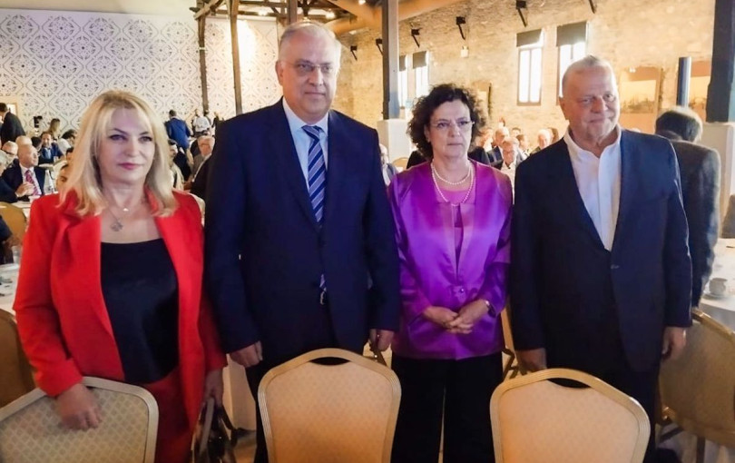 Το «καρφί» της προέδρου του ΣΒΕ στον υπουργό Ανάπτυξης και ο γαλαντόμος Μυτιληναίος Το «καρφί» της προέδρου του ΣΒΕ στον υπουργό Ανάπτυξης και ο γαλαντόμος Μυτιληναίος