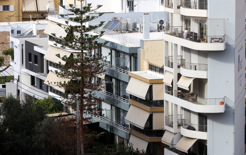 Την Τρίτη ξεκινά η επεξεργασία του νομοσχέδιου για τη στεγαστική κρίση