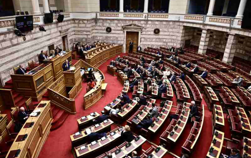 Βουλή: Oι βουλευτές Αρ. Παπαϊωάννου και Ν. Παπαδόπουλος «προσυπογράφουν» την πρόταση σύστασης προκαταρκτικής για τα Τέμπη