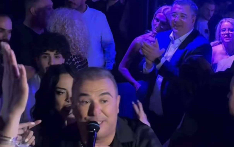 Ο Απόστολος Τζιτζικώστας διασκέδασε στον Αντώνη Ρέμο (βίντεο) Ο Απόστολος Τζιτζικώστας διασκέδασε στον Αντώνη Ρέμο (βίντεο)