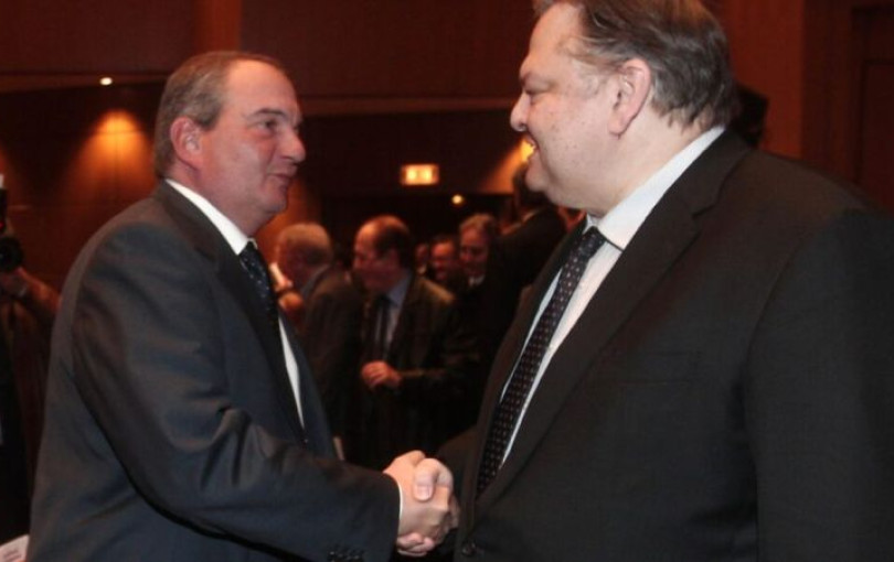 Το βιβλίο, ο Βενιζέλος και ο Καραμανλής Το βιβλίο, ο Βενιζέλος και ο Καραμανλής