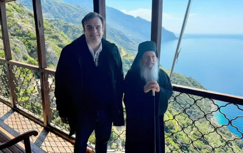 Στο Άγιο Όρος ο Κυριάκος Πιερρακάκης Στο Άγιο Όρος ο Κυριάκος Πιερρακάκης