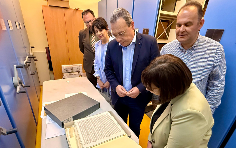 Στο σπίτι του Μίκη Θεοδωράκη ο Σωκράτης Φάμελλος Στο σπίτι του Μίκη Θεοδωράκη ο Σωκράτης Φάμελλος