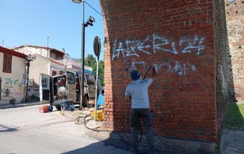 Θεσσαλονίκη: Καθάρισαν τα γκράφιτι από τα βυζαντινά τείχη