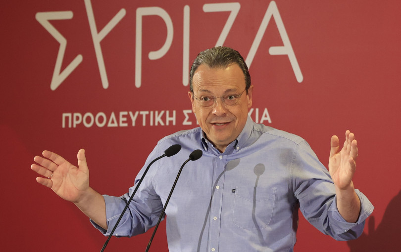 Νερό στο στούντιο του ΣΚΑΪ έψαχνε ο Φάμελλος - «Το ιδιωτικοποίησε ο Μητσοτάκης;» (βίντεο)