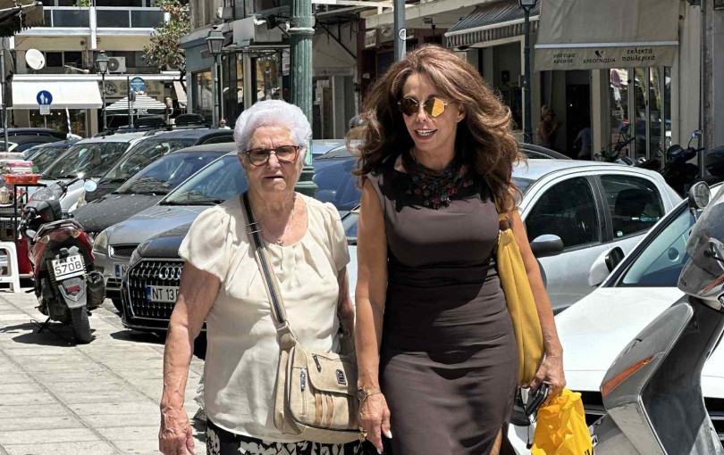 Η Βούλα με τη μητέρα της... downtown Η Βούλα με τη μητέρα της... downtown
