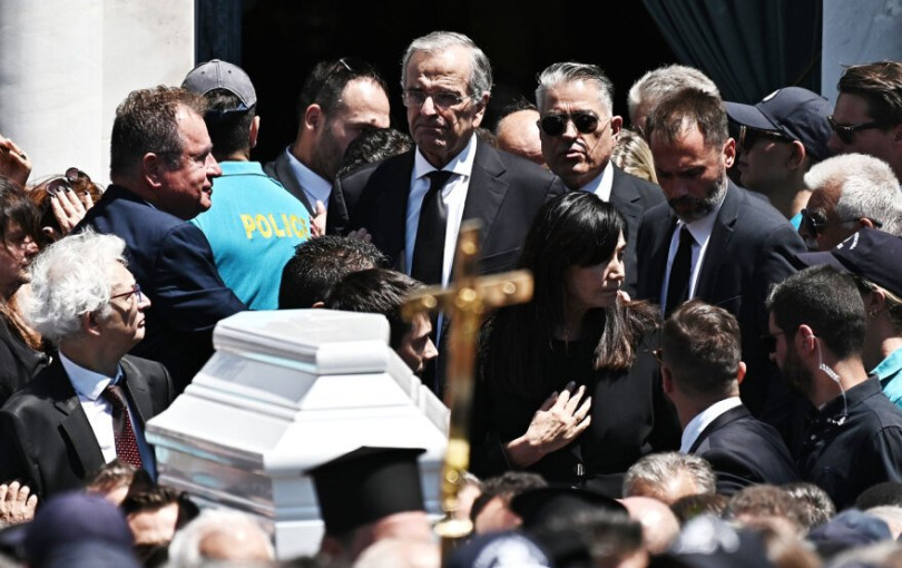 Οι Θεσσαλονικείς στην κηδεία της κόρης του Αντώνη Σαμαρά Οι Θεσσαλονικείς στην κηδεία της κόρης του Αντώνη Σαμαρά