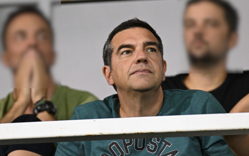 Μια υπόσχεση έφερε τον Αλέξη Τσίπρα και τον μικρό γιο του Νεκτάριου Σαντορινιού στο γήπεδο της ΑΕΚ Μια υπόσχεση έφερε τον Αλέξη Τσίπρα και τον μικρό γιο του Νεκτάριου Σαντορινιού στο γήπεδο της ΑΕΚ
