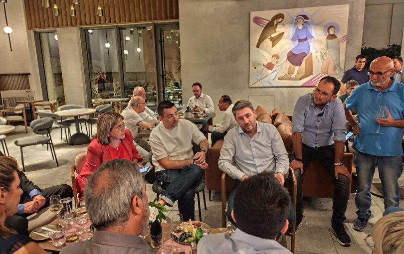 Η συνάντηση Ανδρουλάκη με δημοσιογράφους στη Θεσσαλονίκη Η συνάντηση Ανδρουλάκη με δημοσιογράφους στη Θεσσαλονίκη