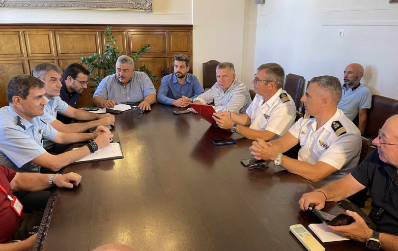 Σύσκεψη για τις μεταναστευτικές ροές: Οριακή η κατάσταση στην Αγυιά - Πάνω από 1000 άτομα στον χώρο φιλοξενίας