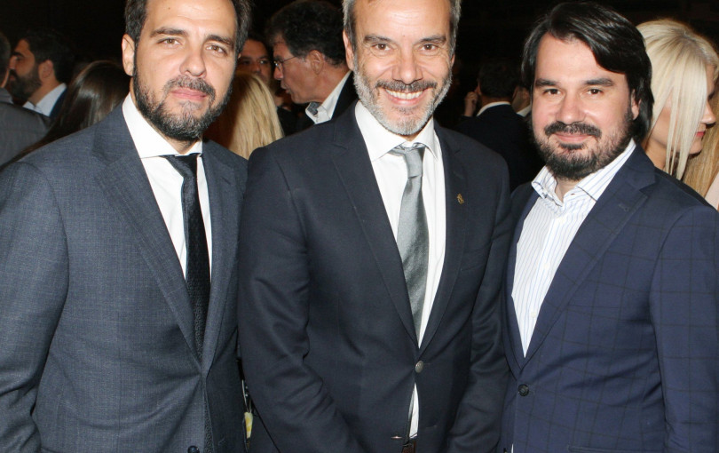 Τα "πηγαδάκια" και οι συναντήσεις στην ταράτσα του Ανδρέα Παπαμιμίκου Τα "πηγαδάκια" και οι συναντήσεις στην ταράτσα του Ανδρέα Παπαμιμίκου