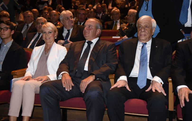 Ο Τσίπρας, ο Καραμανλής και τα παχάκια του Σιμόπουλου Ο Τσίπρας, ο Καραμανλής και τα παχάκια του Σιμόπουλου