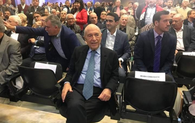Ο Σημίτης, ο μόνος από τους πρώην που πήγε στο συνέδριο του ΠΑΣΟΚ Ο Σημίτης, ο μόνος από τους πρώην που πήγε στο συνέδριο του ΠΑΣΟΚ