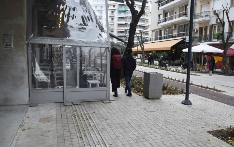 Κλειστή διάβαση για τυφλούς που βγάζει μάτι Κλειστή διάβαση για τυφλούς που βγάζει μάτι