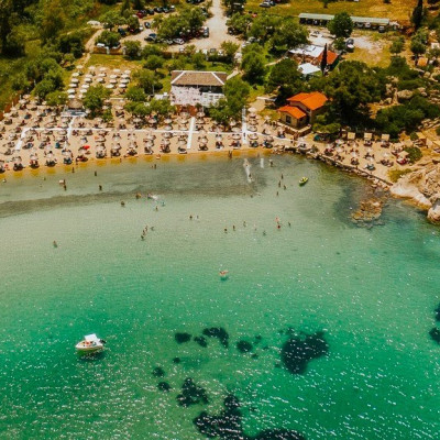 Talgo Beach Bar: Η απόλυτα premium εμπειρία στη Βουρβουρού Χαλκιδικής